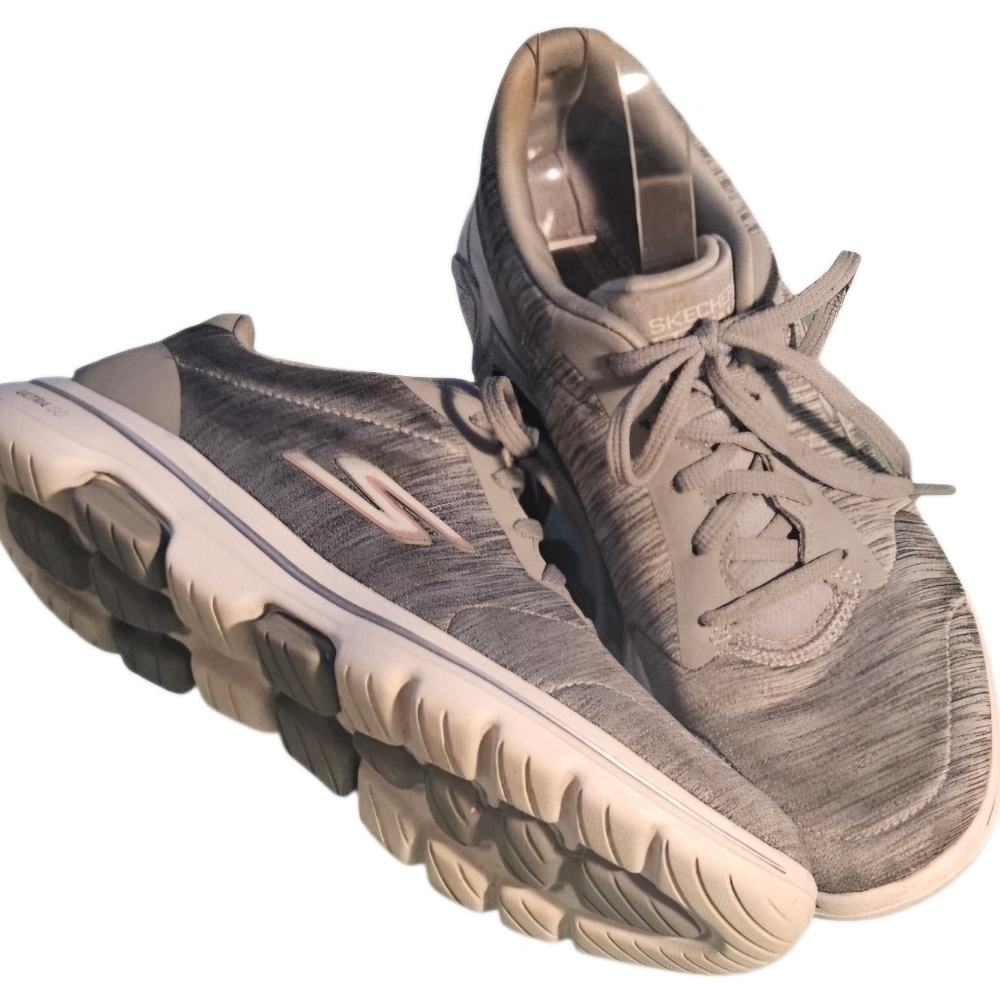Skechers Women's  Gray and White Sneaker Size 8 EUC